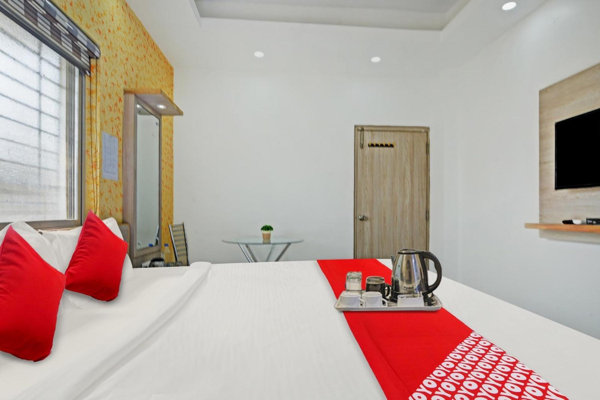 Super Oyo Hotel O Aura Hotel Rajdhani Residency รานจี ภายนอก รูปภาพ